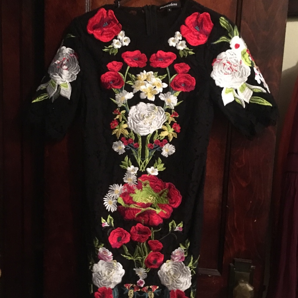 ❌SOLD❌ black lace embroidered dress